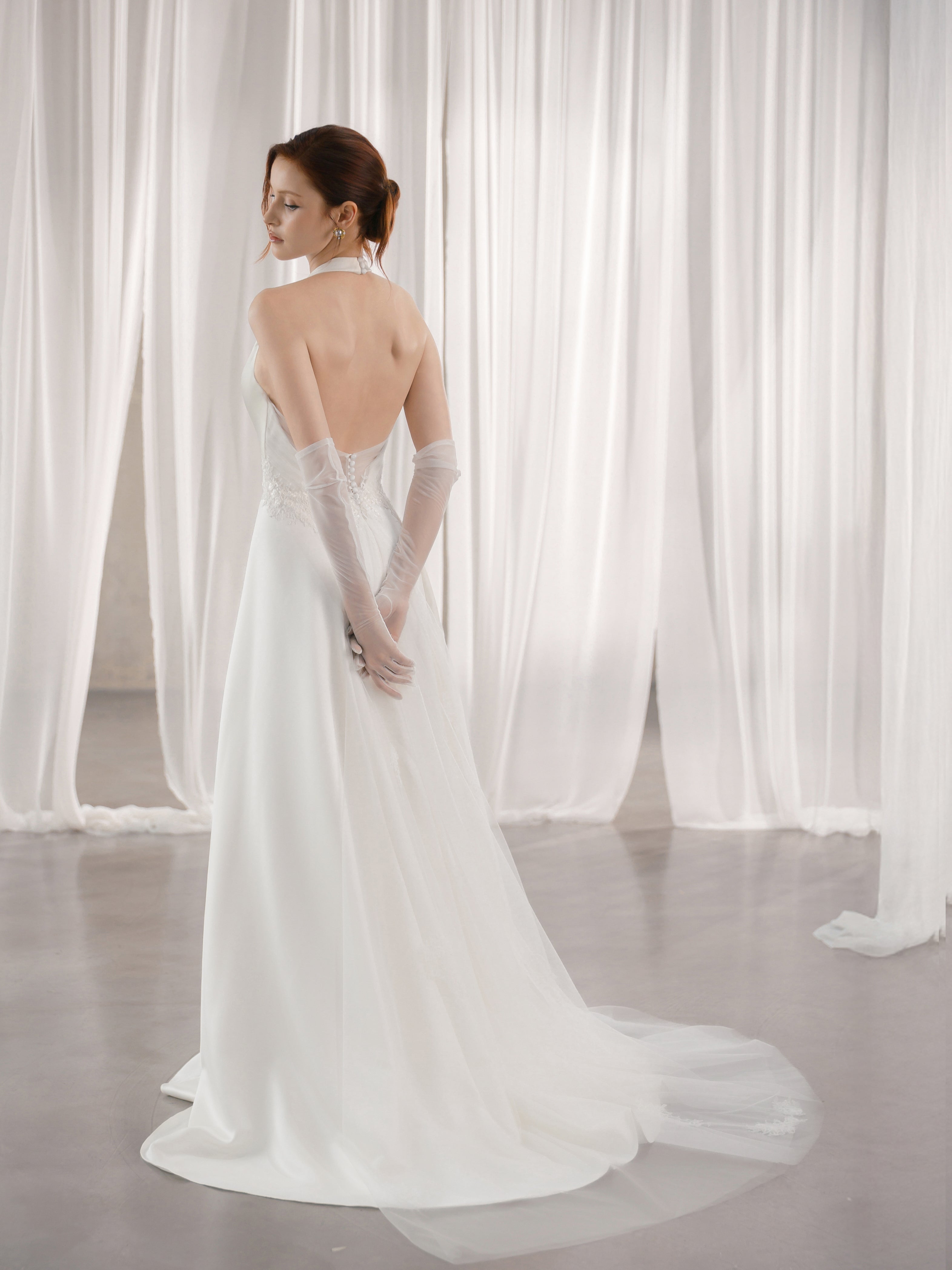 Schulterfreies minimalistisches Brautkleid – Contemporary Wedding Dress Hamburg