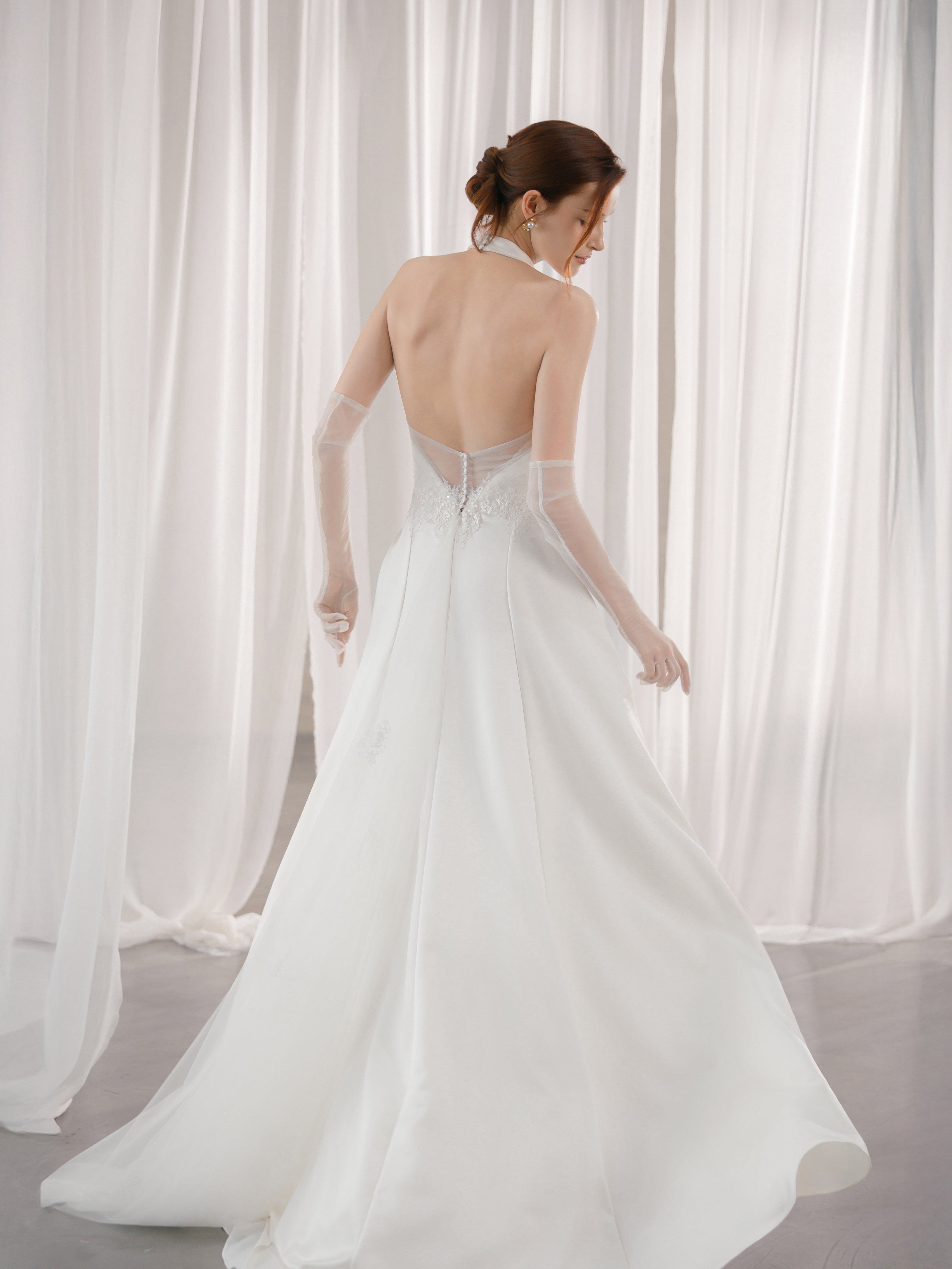 Brautkleid mit klaren Linien und raffinierter Schlichtheit – Minimalistische Brautmode Hamburg