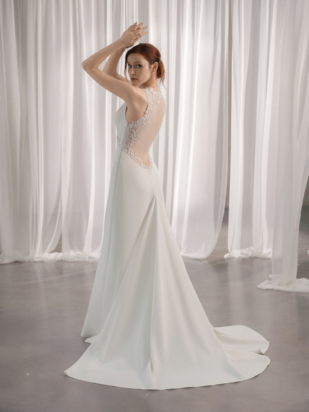 Elegantes Brautkleid mit feinen Trägern – Modern Minimal Bridal Hamburg