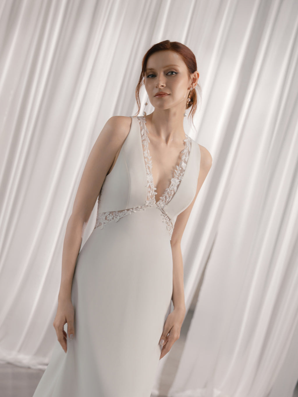 Modernes Brautkleid für urbane Bräute – minimalistisch elegant, Hamburg Brautmode