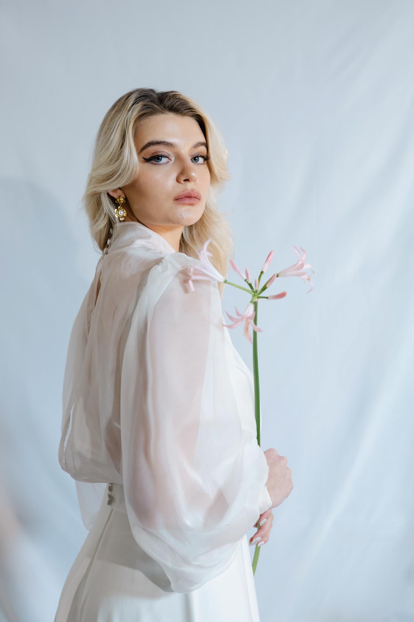 Bridal cape / topper
