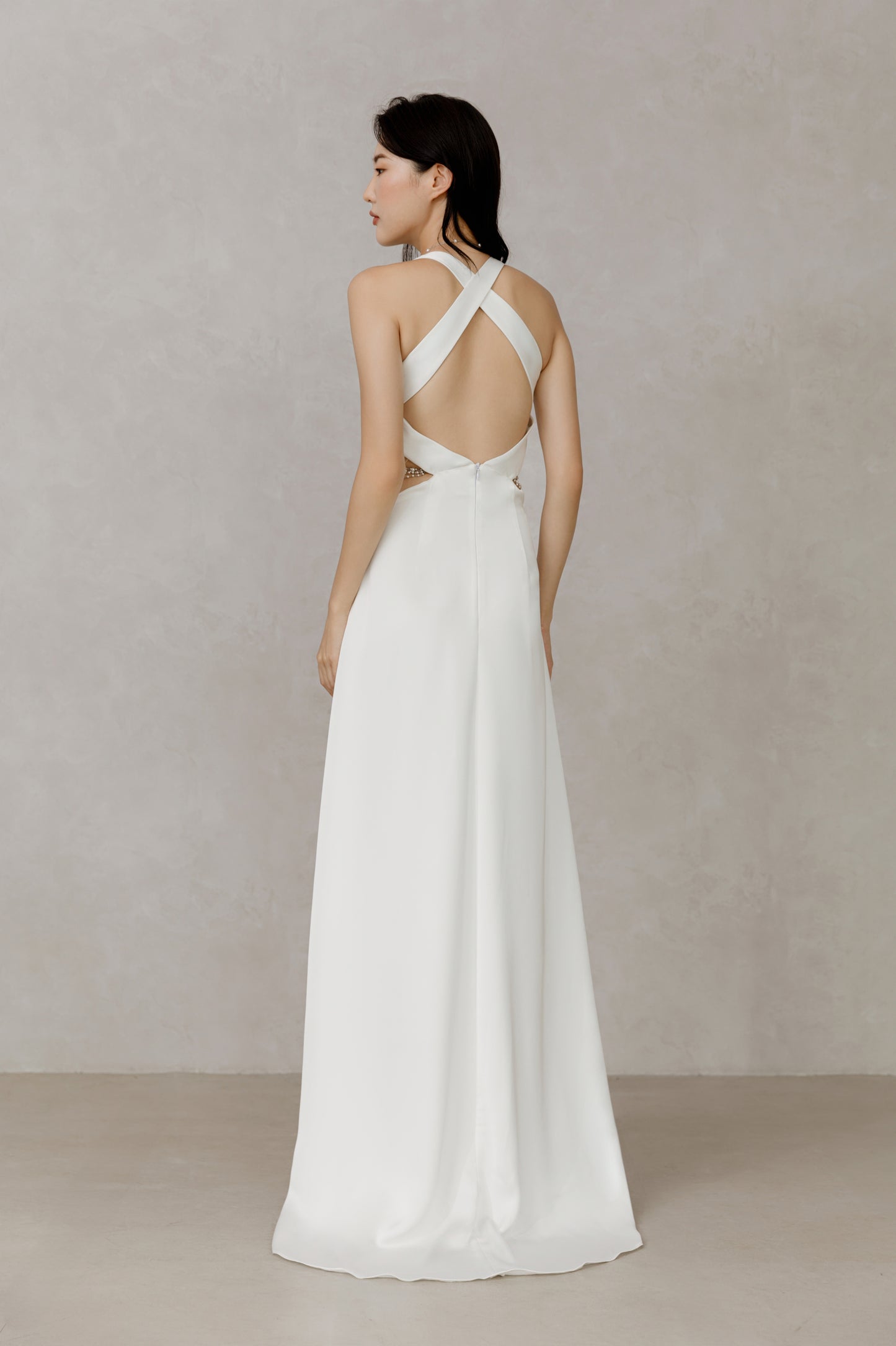 Minimalistisch, Clean, modern, einfaches Hochzeitskleid aus Satin und Spitz