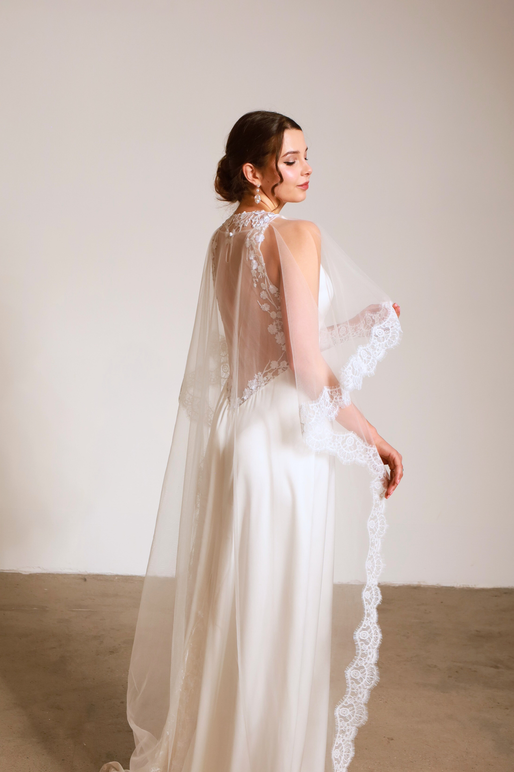 Braut Cape von Tüll und Spitze Brautmode Hamburg