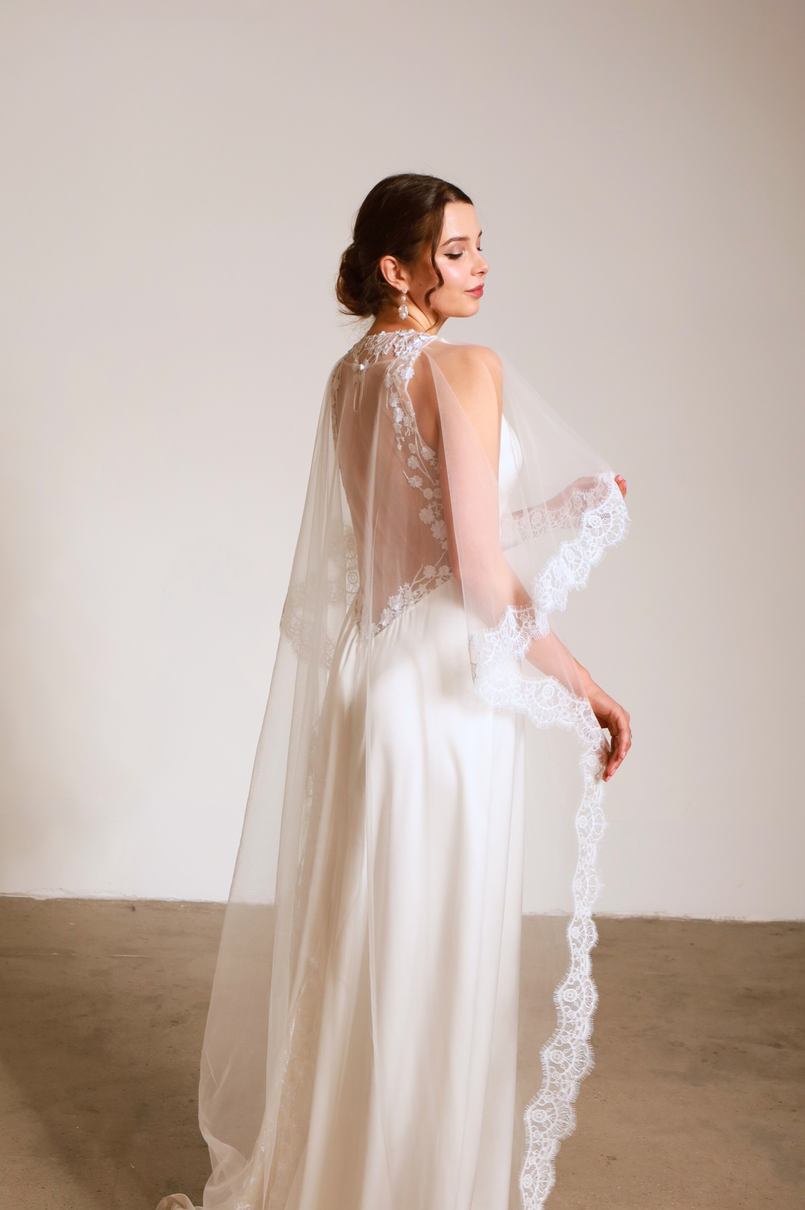 Braut Cape von Tüll und Spitze Brautmode Hamburg