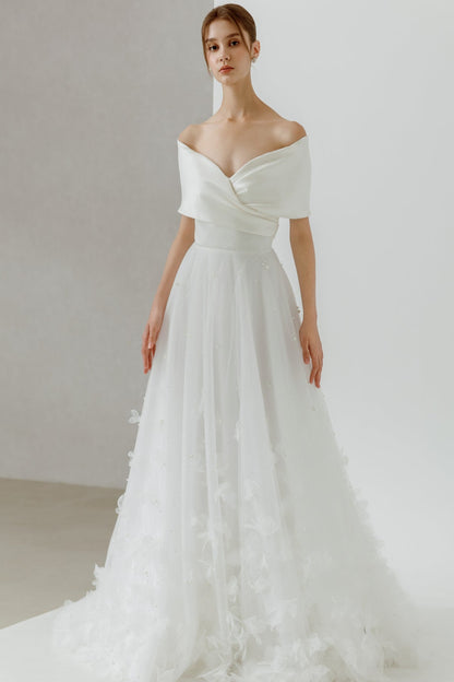 carmen sleeves wedding dress with A-line Tull skirt and satin top , Carmen Ärmel Brautkleid mit A-Linie Tull Rock und Satin Oberteil