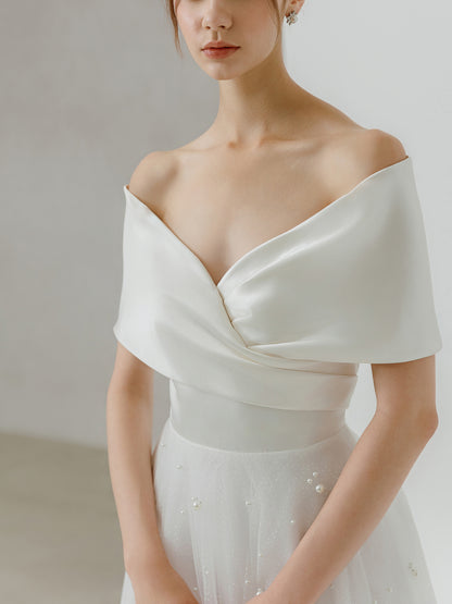 carmen sleeves wedding dress with A-line Tull skirt and satin top , Carmen Ärmel Brautkleid mit A-Linie Tull Rock und Satin Oberteil