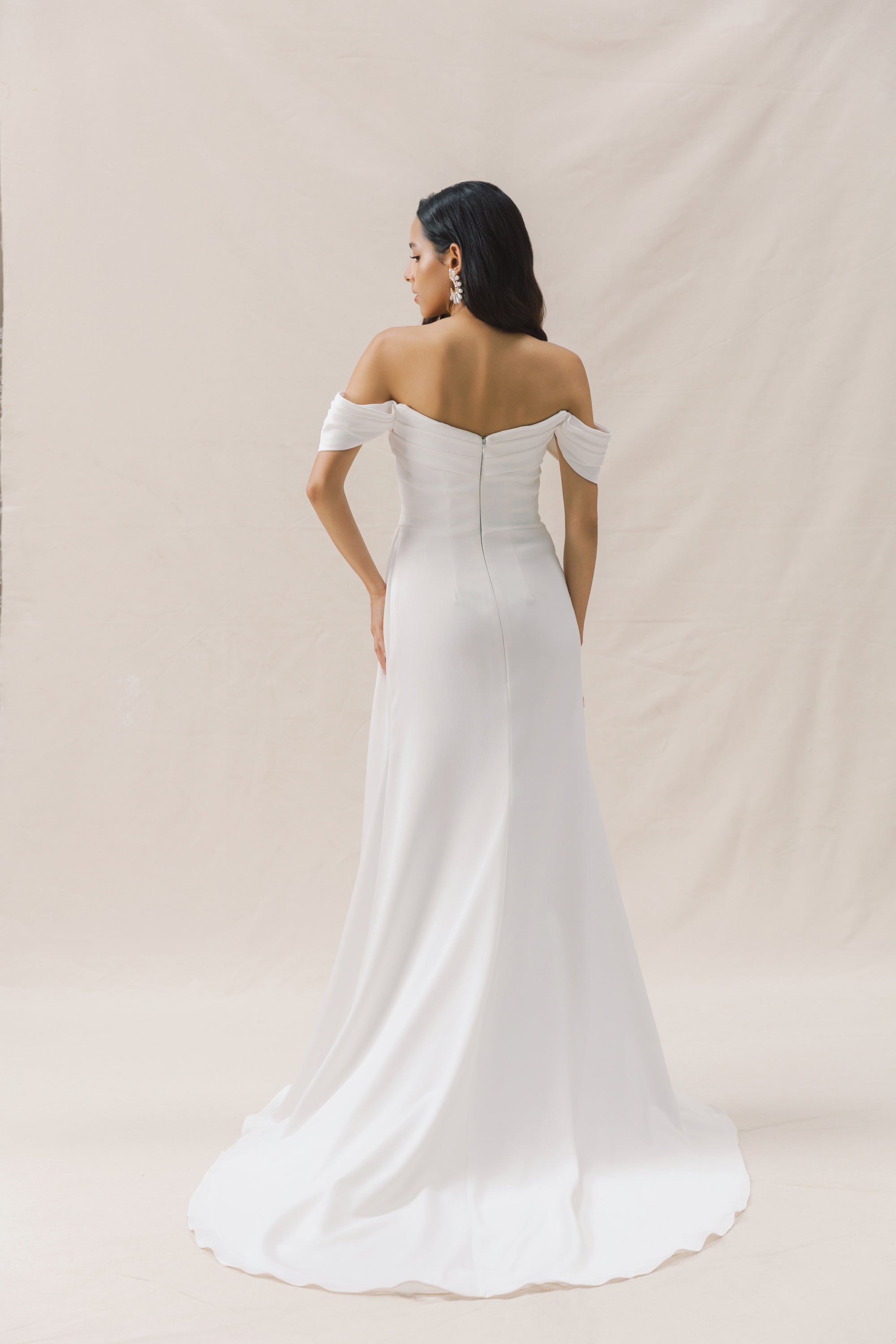 Minimalistisches, Modernes Brautkleid mit Schulterfreien Ärmeln Hamburg standesamt