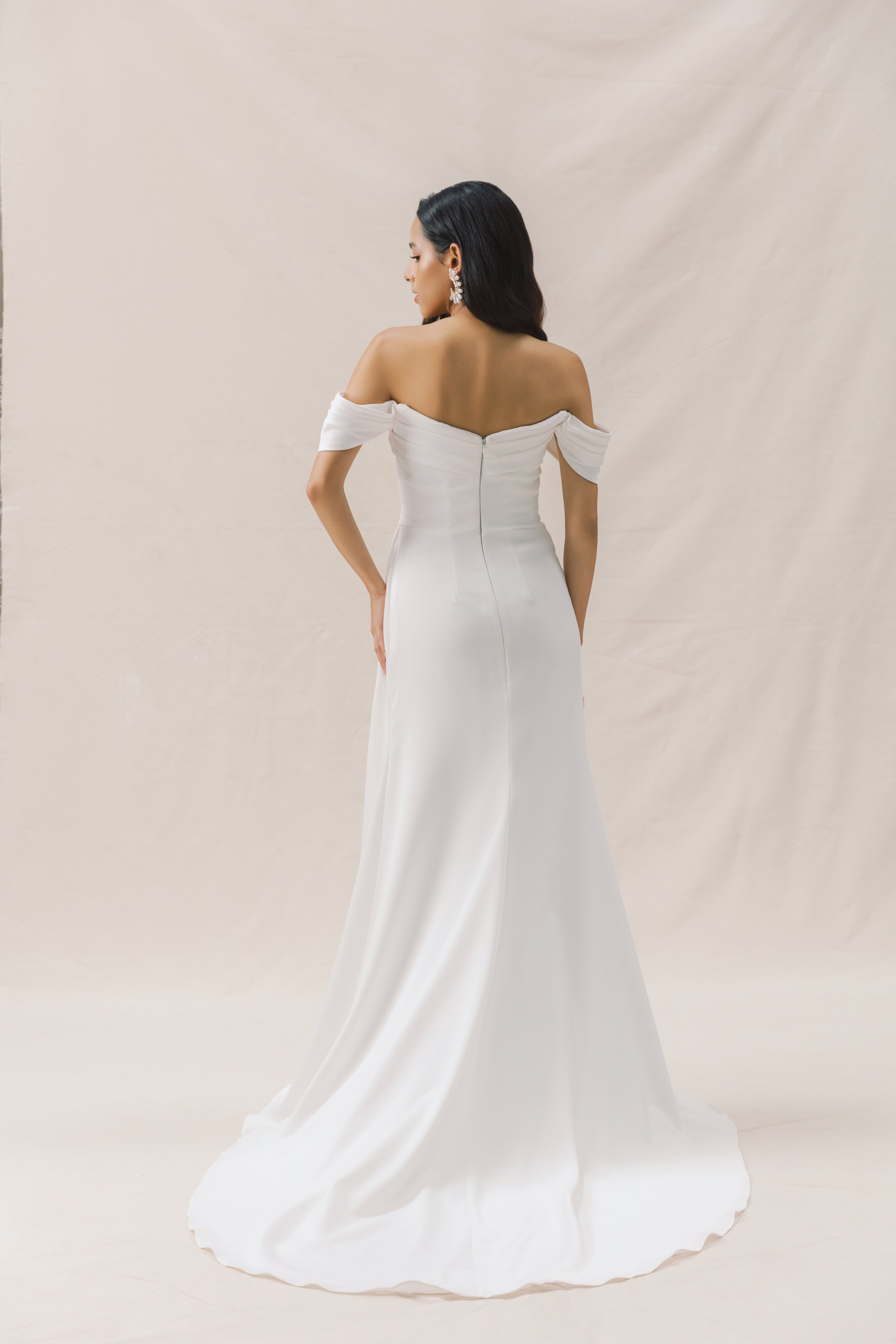 Minimalistisches, Modernes Brautkleid mit Schulterfreien Ärmeln Hamburg standesamt