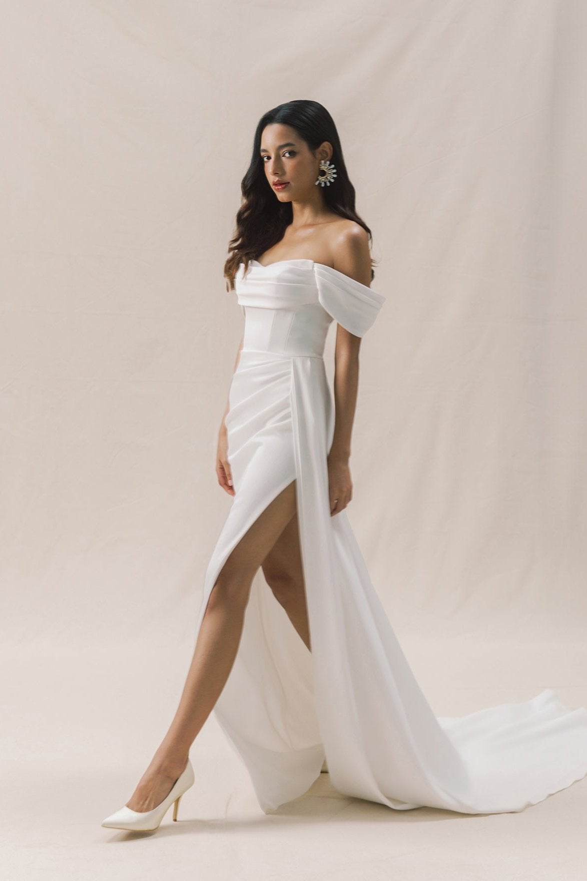 Minimalistisches, Modernes Brautkleid mit Schulterfreien Ärmeln Hamburg standesamt