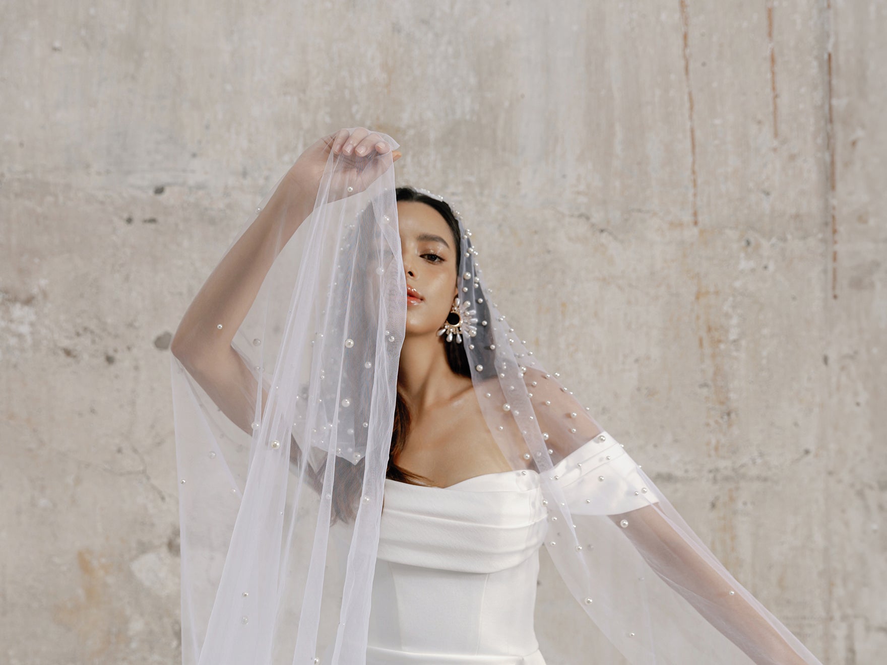 Minimalistisches, Modernes Brautkleid mit Schulterfreien Ärmeln Hamburg standesamt