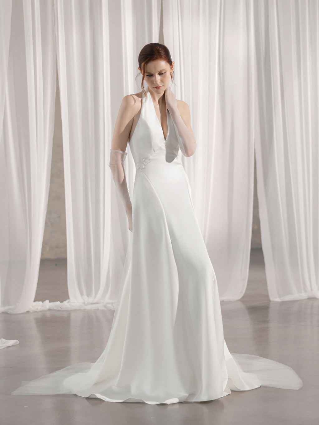 Hochwertiges modernes Brautkleid für stilbewusste Bräute – White Cherry Hamburg
