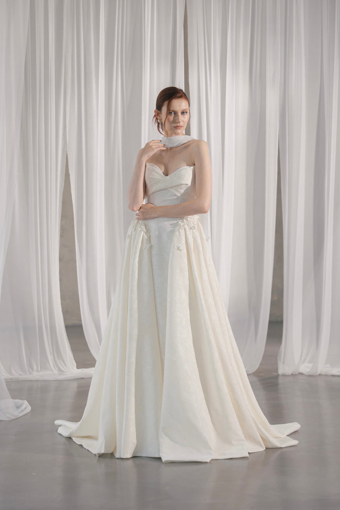 White Cherry Hamburg Strapless Corset Wedding Dress with Ruffled Skirt Bridal Brautmode Brautkleid mit Corsage