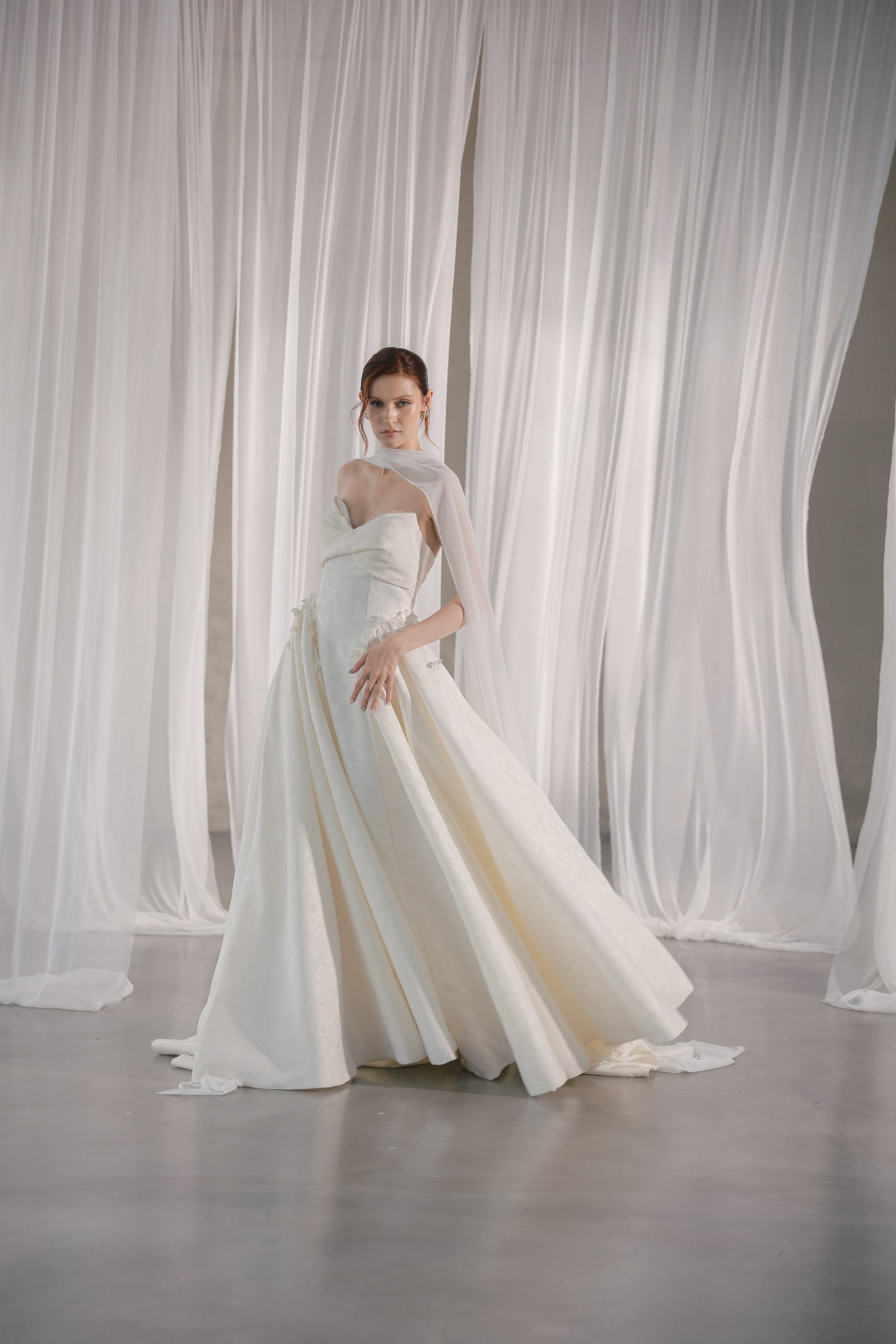 White Cherry Hamburg Strapless Corset Wedding Dress with Ruffled Skirt Bridal Brautmode Brautkleid mit Corsage