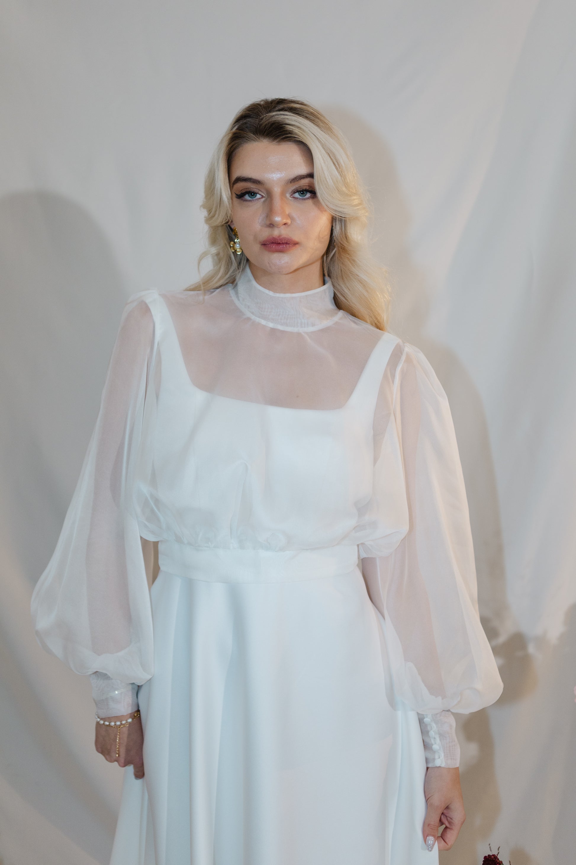 Bridal cape / topper