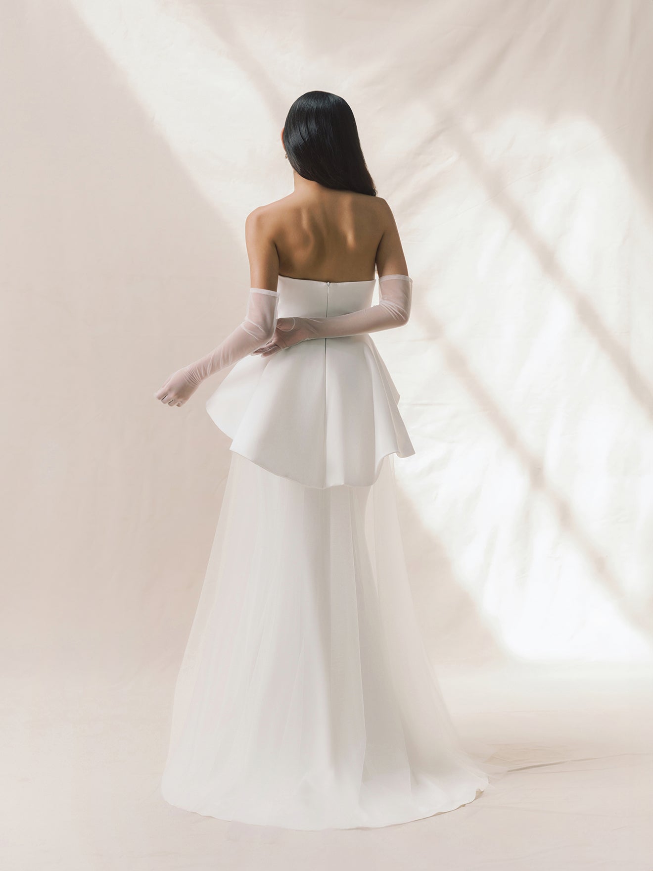 Minimalistisches, Modernes Brautkleid mit Schlichter Eleganz und Tüllrock Hamburg