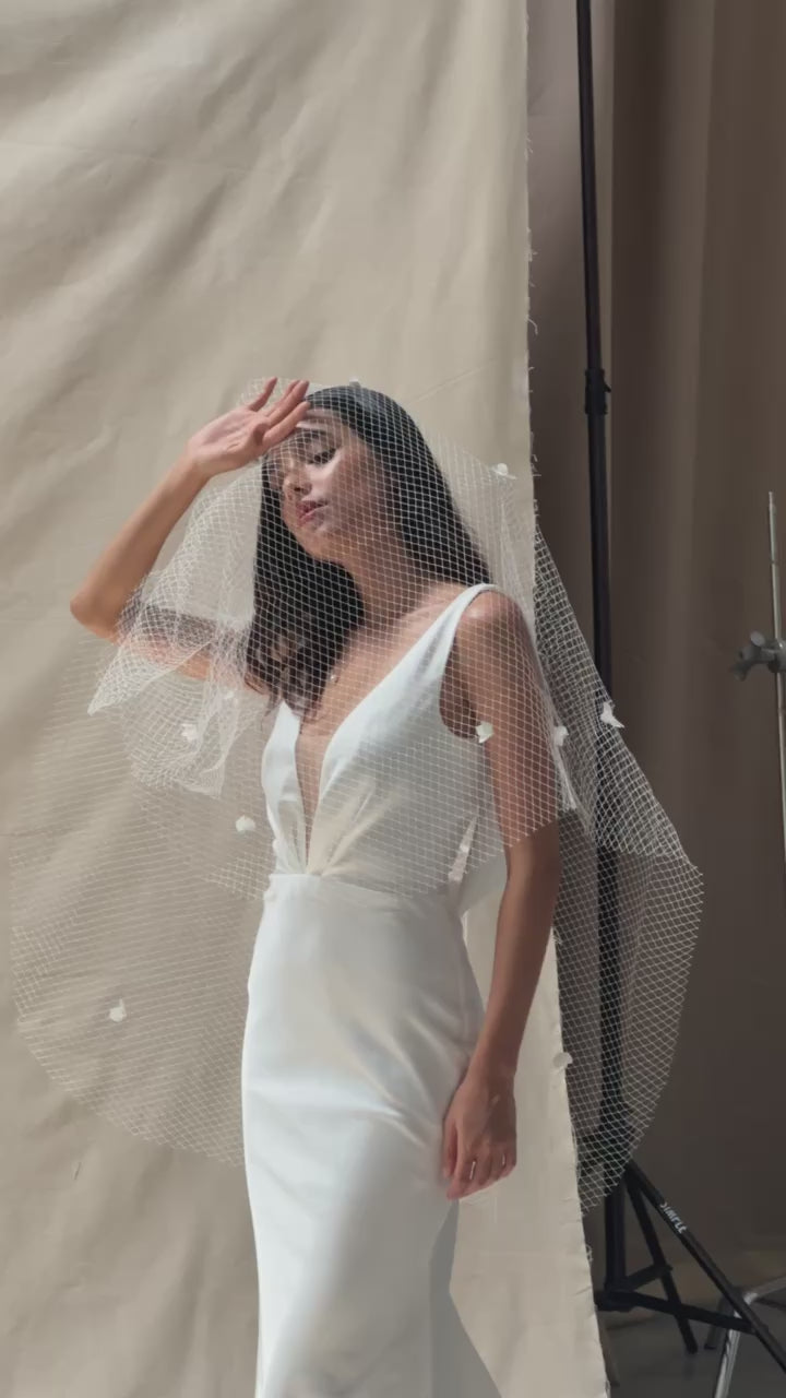 Minimalistisches, Modernes Brautkleid mit V Ausschnitt Hamburg standesamt