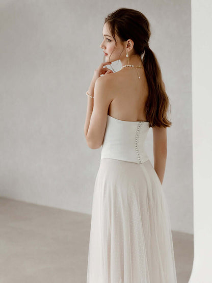 Minimalistisches Standesamt-Brautkleid mit Corsage und luftigem Tüllrock – Zeitloses, elegantes Design für moderne Bräute.