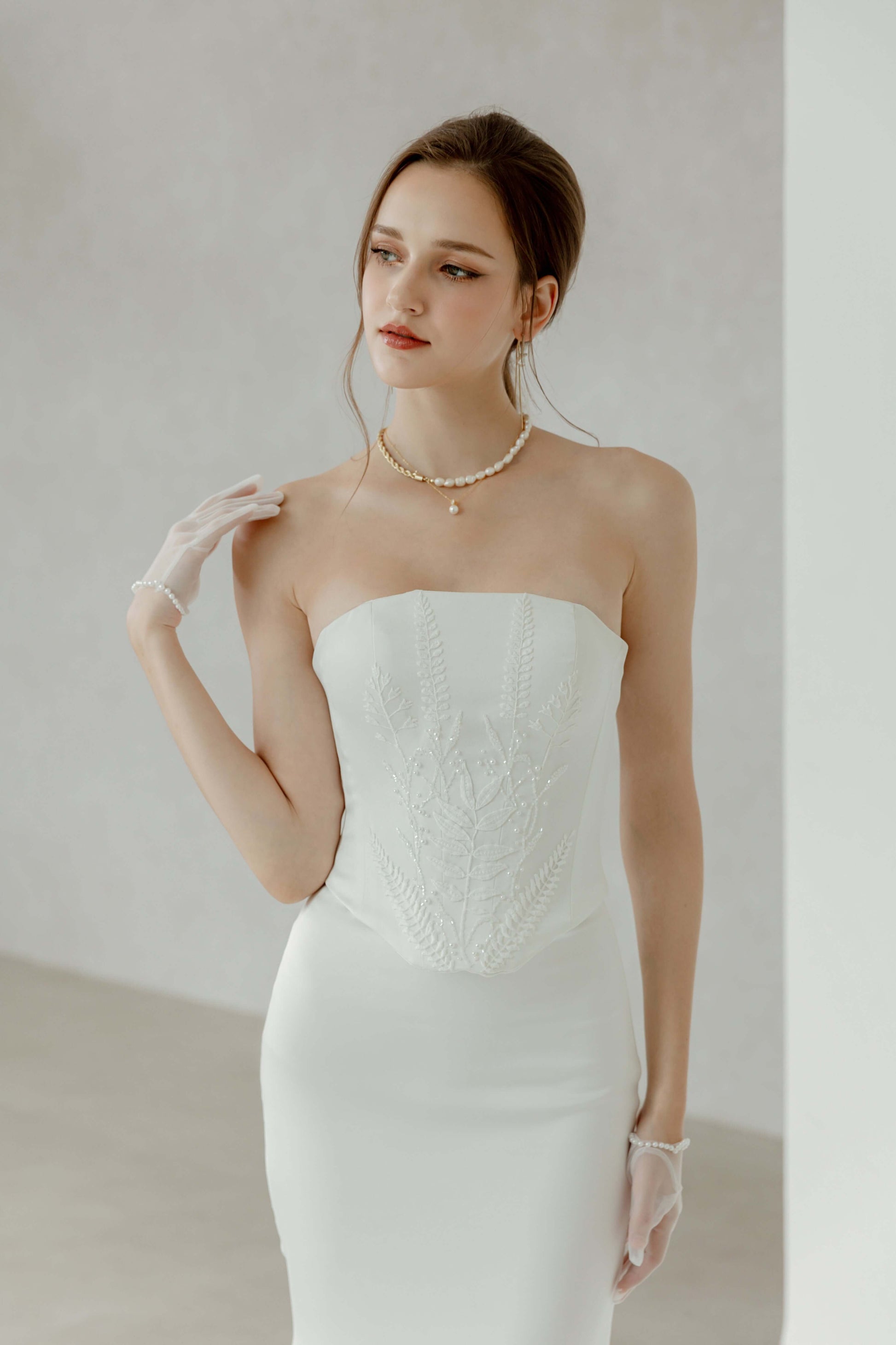 Minimalistisch, clean, modern, einfaches Hochzeitskleid aus Satin verlobungskleider