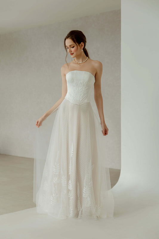 Minimalistisch, sauber, modern, einfaches Hochzeitskleid von tüll