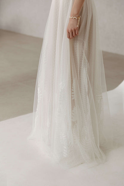 Minimalistisch, sauber, modern, einfaches Hochzeitskleid von tüll