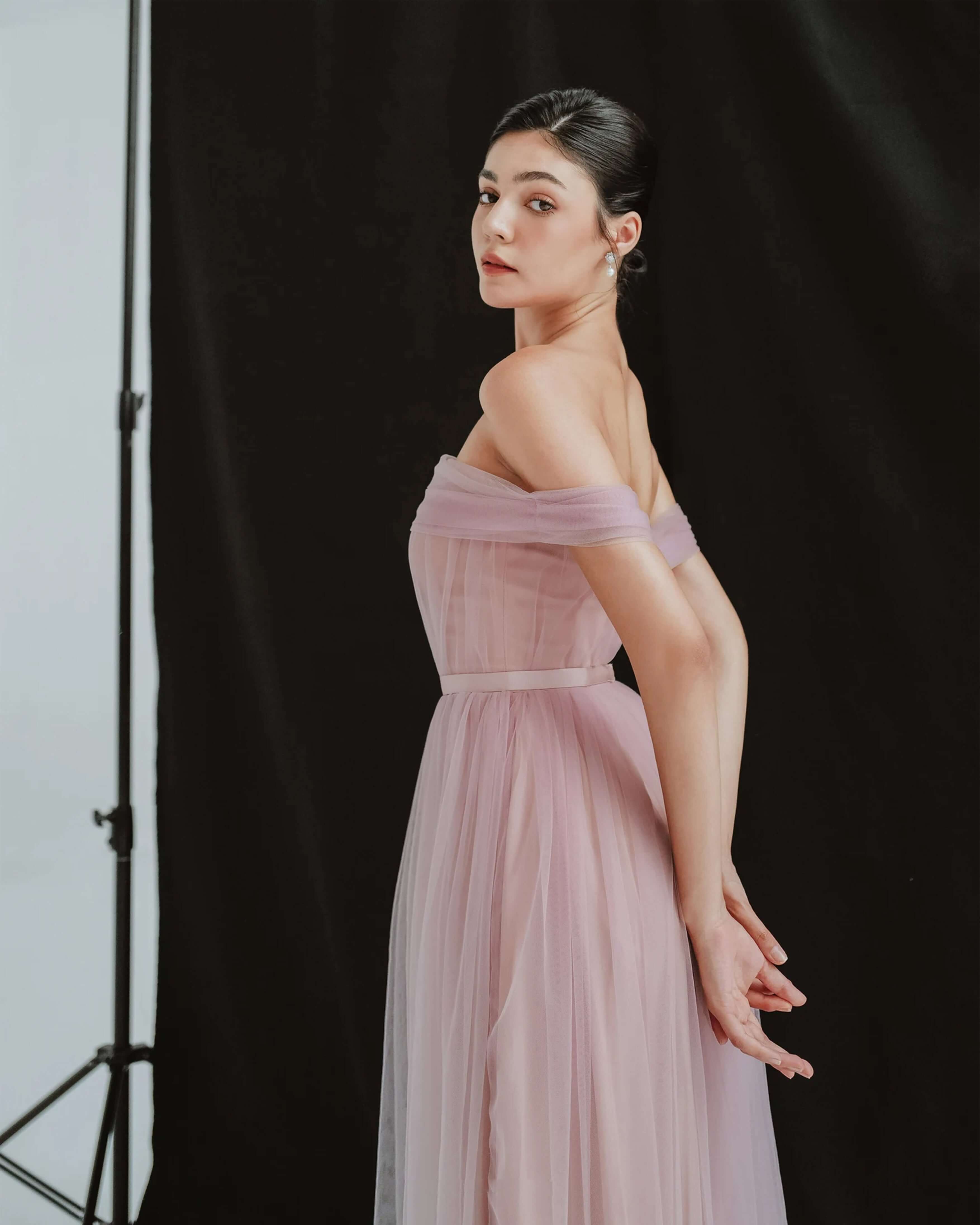 Minimalistic , Clean , Modern , Simple Wedding dress , Günstig , Cheap , Schlicht Brautkleider , Brautkleid, Hochzeitskleid , Hochzeitskleider