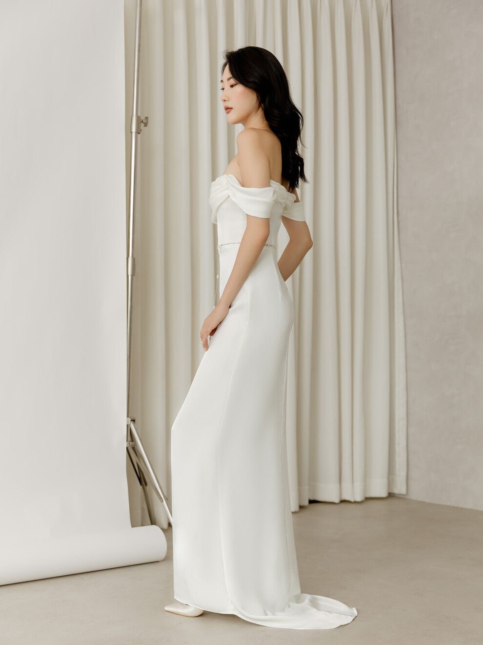 Minimalistic , Clean , Modern , Simple Wedding dress , Günstig , Cheap , Schlicht Brautkleider , Brautkleid, Hochzeitskleid , Hochzeitskleider Figur betont