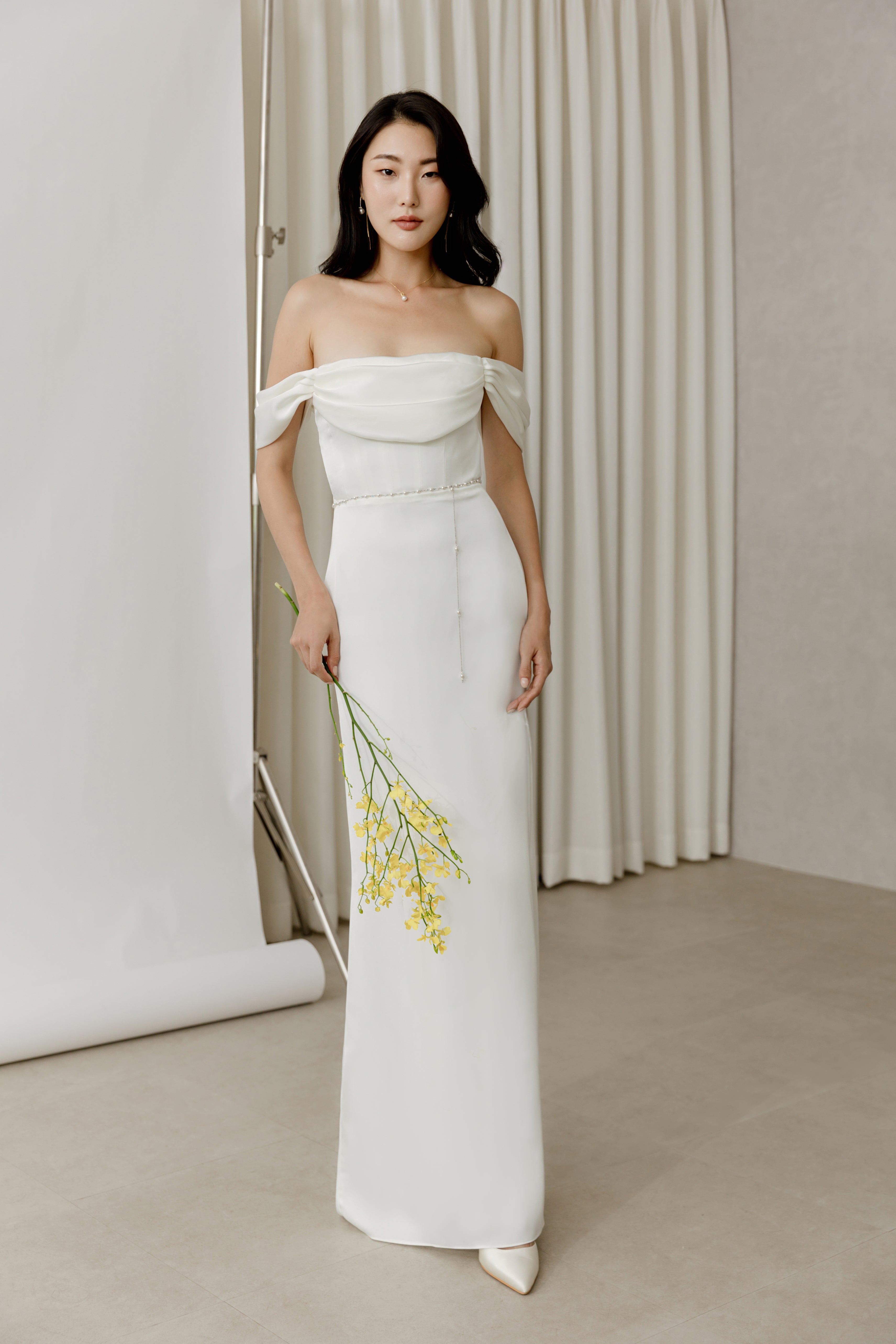 Minimalistic , Clean , Modern , Simple Wedding dress , Günstig , Cheap , Schlicht Brautkleider , Brautkleid, Hochzeitskleid , Hochzeitskleider Figur betont